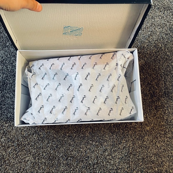 NEW! Qupid Pool Sandals - Picture 4 of 9